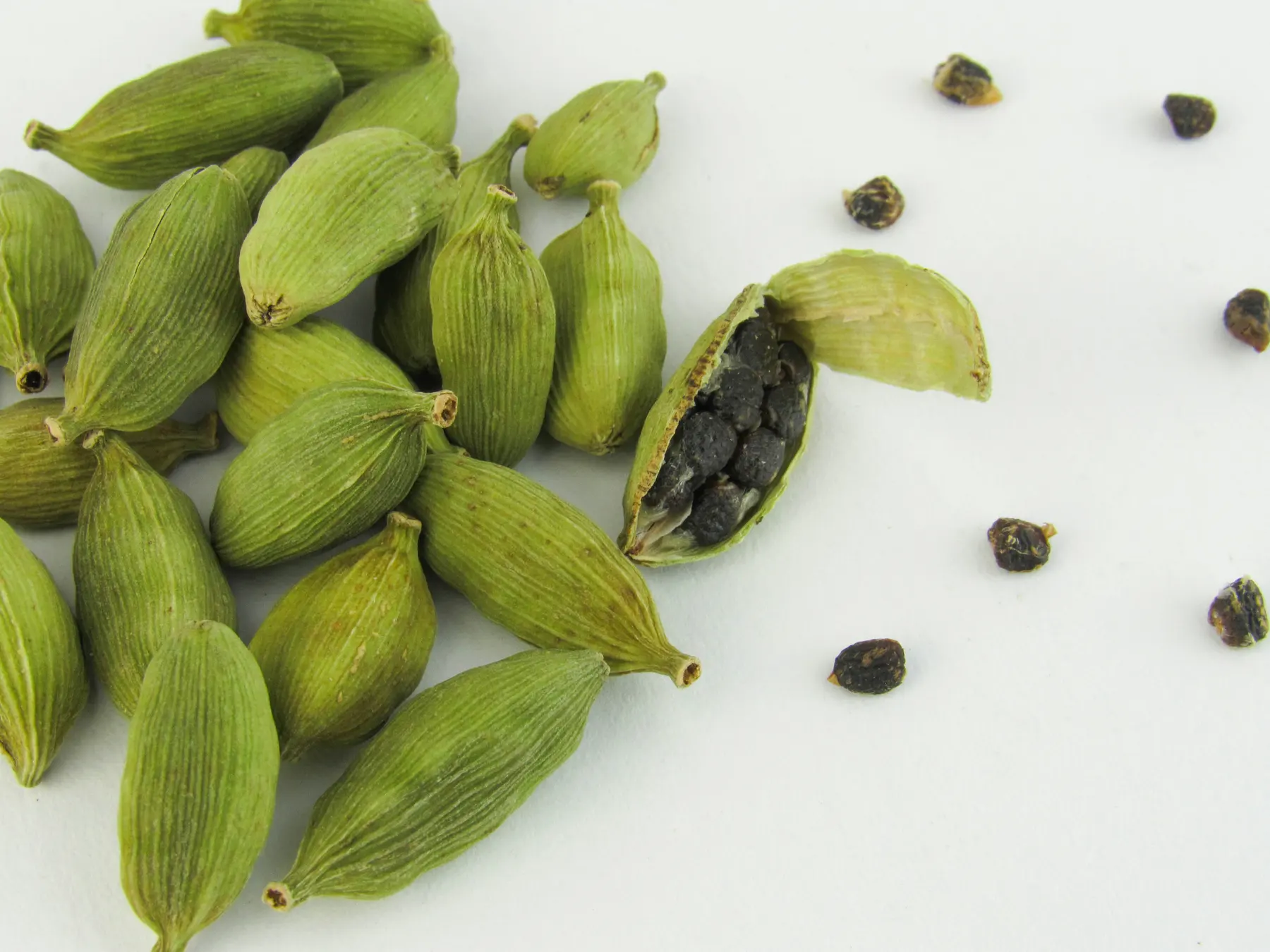 Green cardamom pods